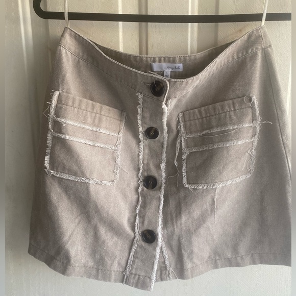 Woman’s skirt. - Picture 1 of 3